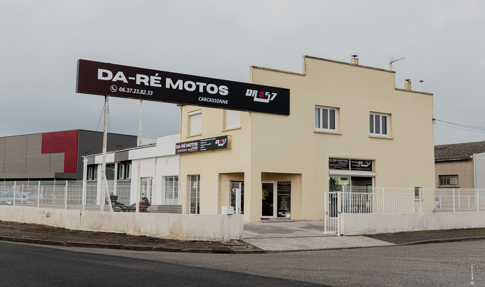 Création d'enseigne et vitrophanie pour DA-RÉ MOTOS